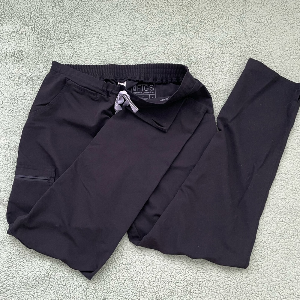 FIGS Yola straight leg pant size M. Very gently worn